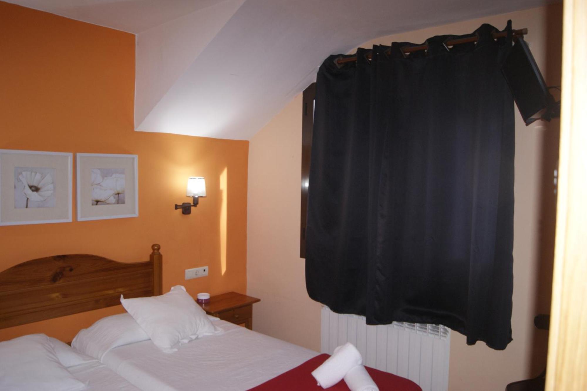 Hostal Cal Batista Bagá Екстериор снимка